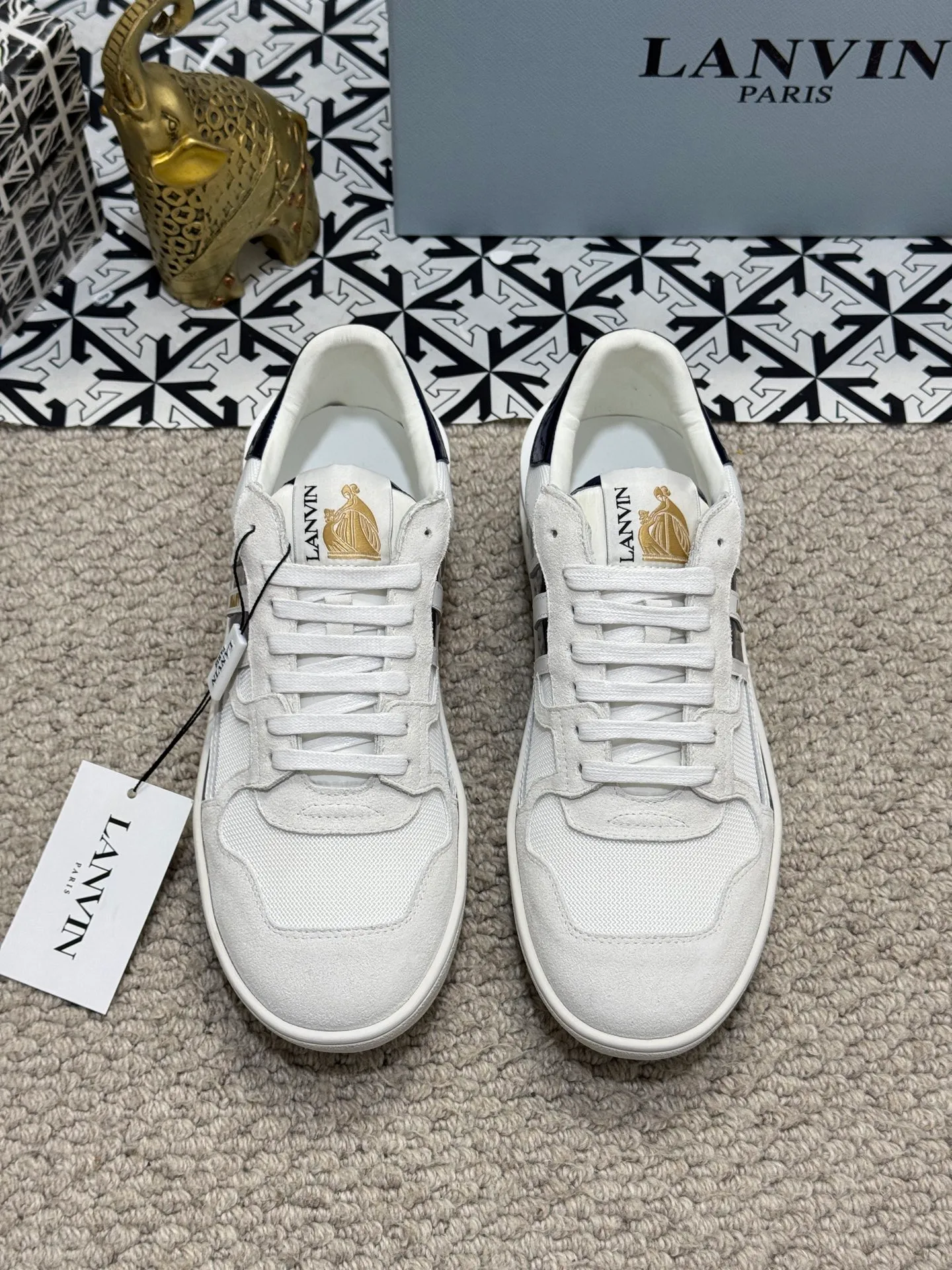 Men's men's shoes 💰520 [New style] 🦈🦈lanvin #LANVIN spring and summer series new colors ❤️‍🔥The latest lace-up fashionable casual Forrest Gump running shoes~bumpr high-quality couple 👫 series!! The latest trendy products of the season. Many bloggers have planted grass and purchased the original molds for customization. The uppers are nubuck leather. They are very versatile, fashionable and casual, and are comfortable to wear on the feet. Recommended! The original molds have clear logo rubber bottoms, which are non-slip and wear-resistant. Size: Female 36~40 Male 38-44 (45 customized